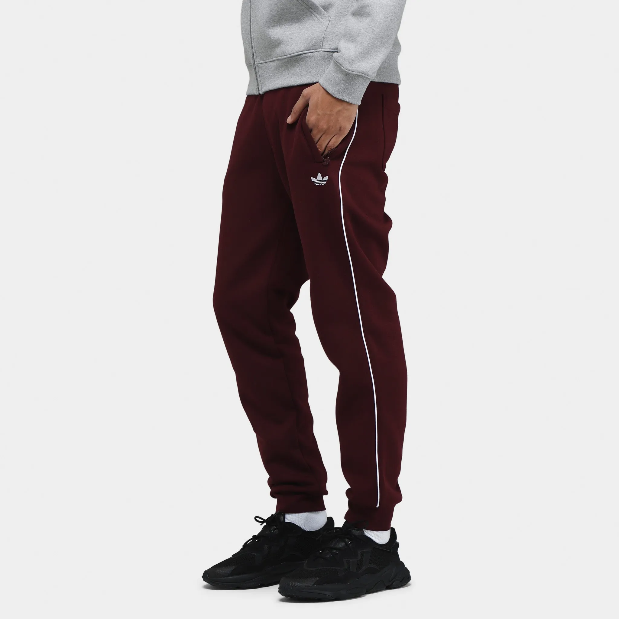 adidas Originals Adicolor Seasonal Archive Sweatpants / Maroon