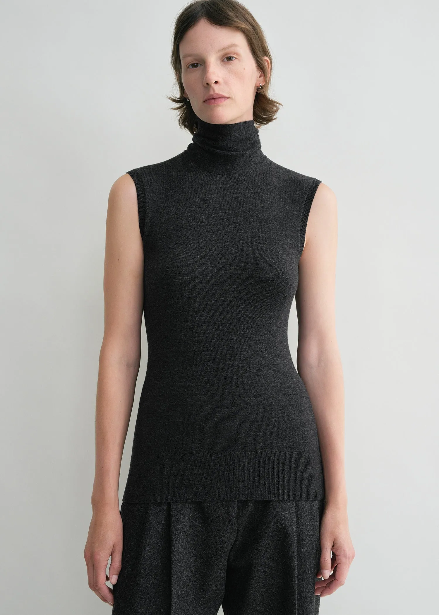 Sleeveless scarf knit dark grey melange