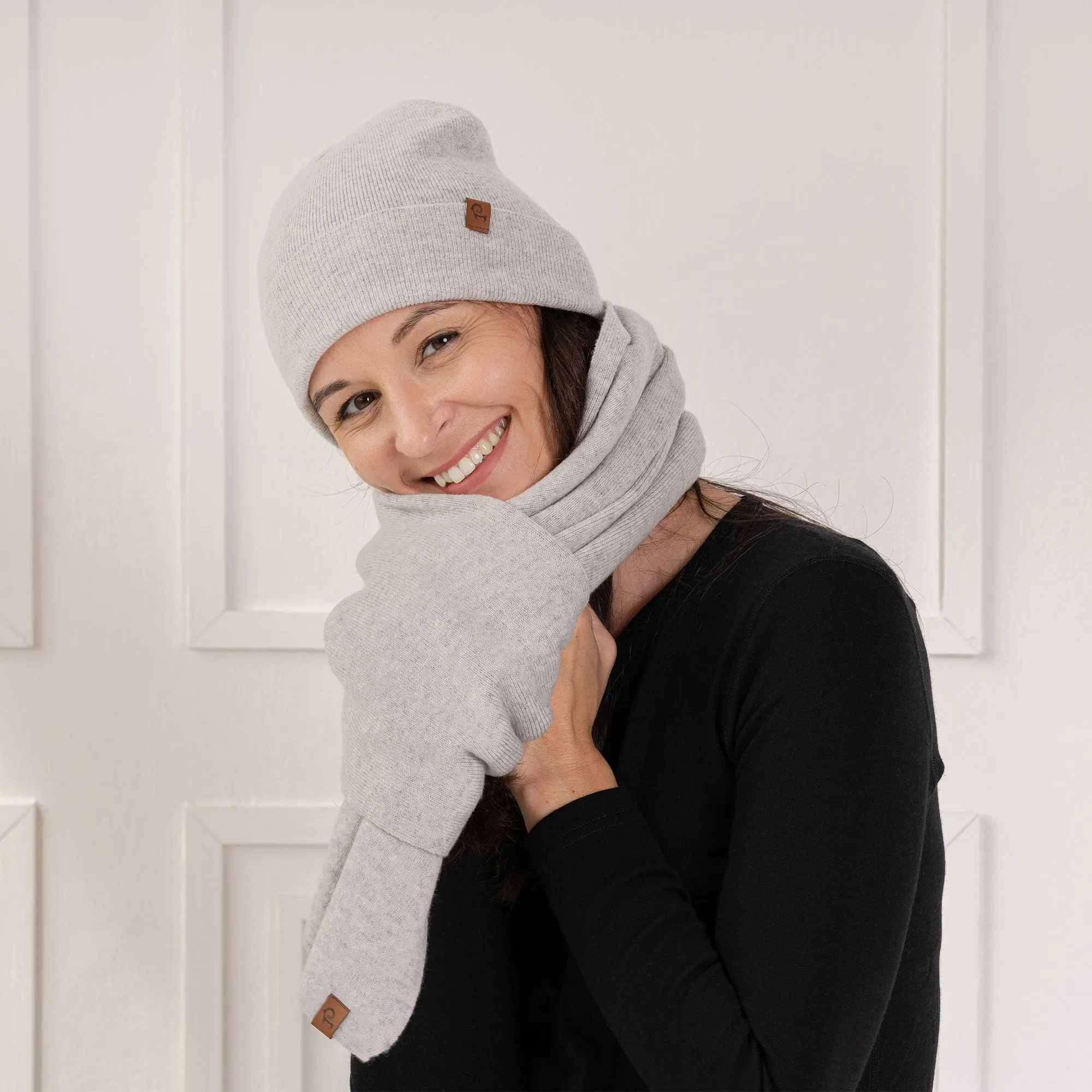 Women's Knit Beanie & Scarf 2-Piece Cashmere Blend